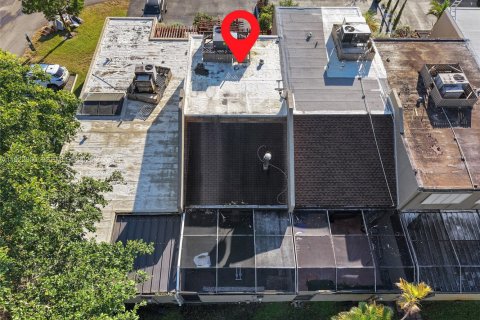 Купить таунхаус в Пемброк-Пайнс, Флорида 2 спальни, 122.45м2, № 1976489 - фото 30