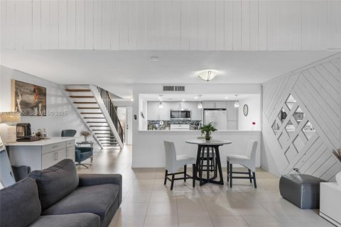 Купить таунхаус в Пемброк-Пайнс, Флорида 2 спальни, 122.45м2, № 1976489 - фото 17