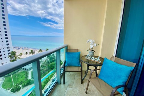 Снять в аренду кондоминиум в Холливуд, Флорида 51.1м2, № 2042867 - фото 3