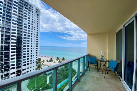 Снять в аренду кондоминиум в Холливуд, Флорида 51.1м2, № 2042867 - фото 2