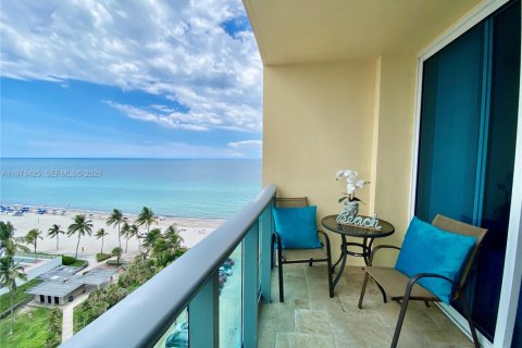 Студия в кондо в Холливуд, Флорида № 2042867