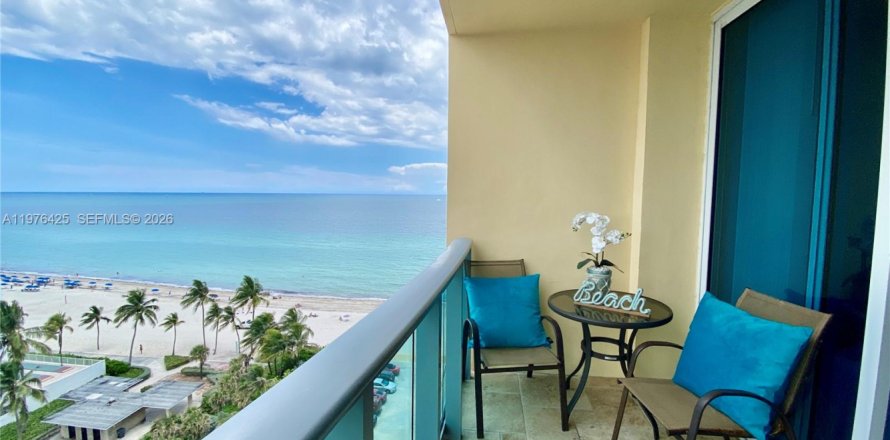 Студия в кондо в Холливуд, Флорида № 2042867