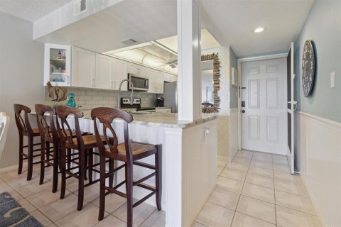 Condo in Cocoa Beach, Florida, 3 bedrooms  № 1849805 - photo 6