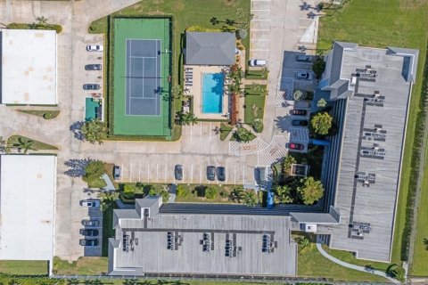 Condo in Cocoa Beach, Florida, 3 bedrooms  № 1849805 - photo 23