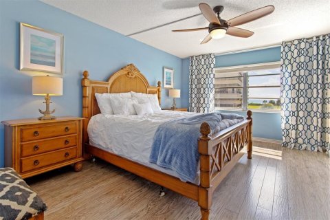Condo in Cocoa Beach, Florida, 3 bedrooms  № 1849805 - photo 9