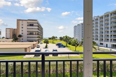 Condo in Cocoa Beach, Florida, 3 bedrooms  № 1849805 - photo 1