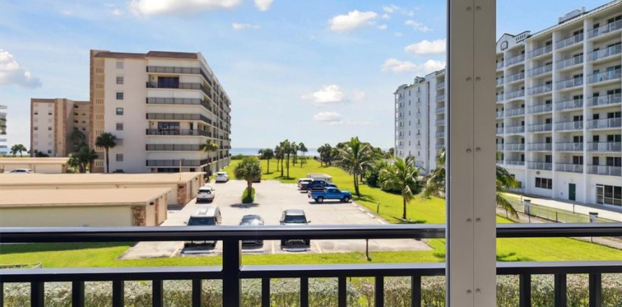 Condo in Cocoa Beach, Florida, 3 bedrooms  № 1849805