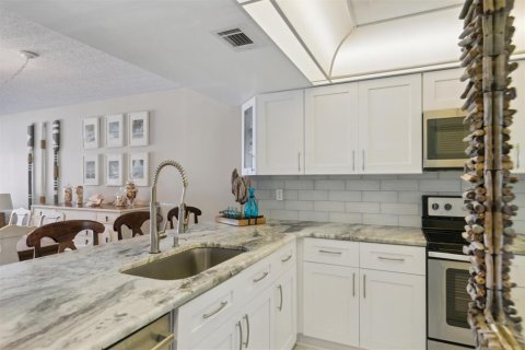 Condo in Cocoa Beach, Florida, 3 bedrooms  № 1849805 - photo 4