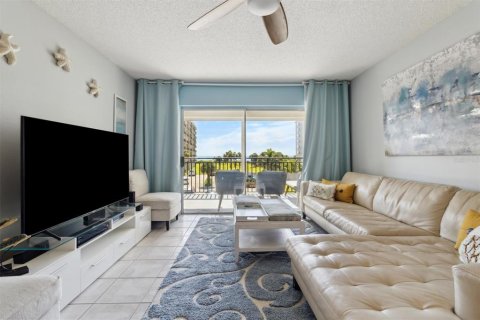 Condo in Cocoa Beach, Florida, 3 bedrooms  № 1849805 - photo 8