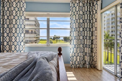 Condo in Cocoa Beach, Florida, 3 bedrooms  № 1849805 - photo 10