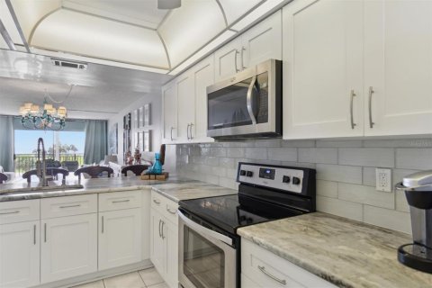 Condo in Cocoa Beach, Florida, 3 bedrooms  № 1849805 - photo 3