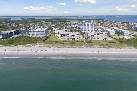 Condo in Cocoa Beach, Florida, 3 bedrooms  № 1849805 - photo 22