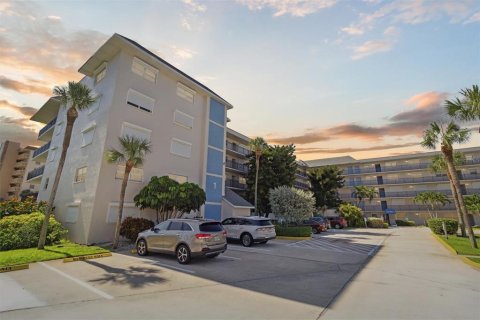 Condo in Cocoa Beach, Florida, 3 bedrooms  № 1849805 - photo 2