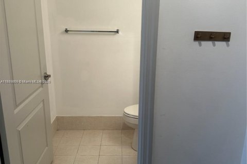 Condominio en venta en Miami, Florida, 1 dormitorio, 70.61 m2 № 1889955 - foto 2