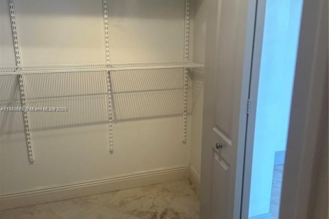 Condominio en venta en Miami, Florida, 1 dormitorio, 70.61 m2 № 1889955 - foto 16