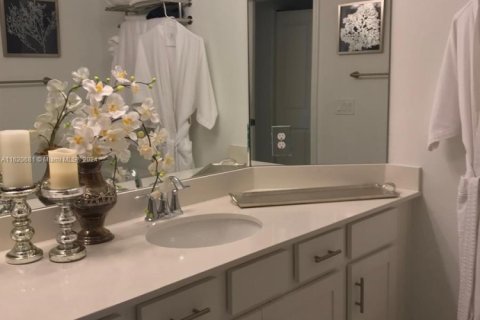Condo in Ave Maria, Florida, 2 bedrooms  № 1241761 - photo 5