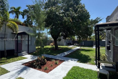Villa ou maison à louer à Dania Beach, Floride: 311.32 m2 № 1890891 - photo 1