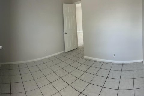 House in North Lauderdale, Florida 4 bedrooms, 124.02 sq.m. № 2381776 - photo 7