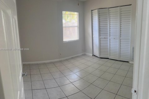 House in North Lauderdale, Florida 4 bedrooms, 124.02 sq.m. № 2381776 - photo 9