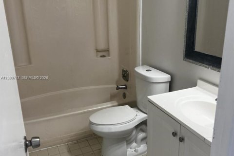 House in North Lauderdale, Florida 4 bedrooms, 124.02 sq.m. № 2381776 - photo 14