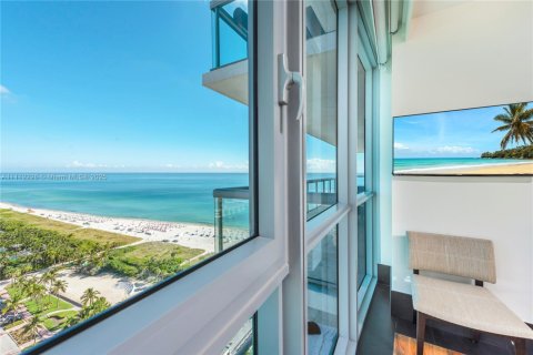 Condo in Miami Beach, Florida, 2 bedrooms  № 2022965 - photo 14