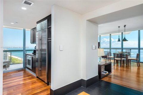 Condo in Miami Beach, Florida, 2 bedrooms  № 2022965 - photo 22