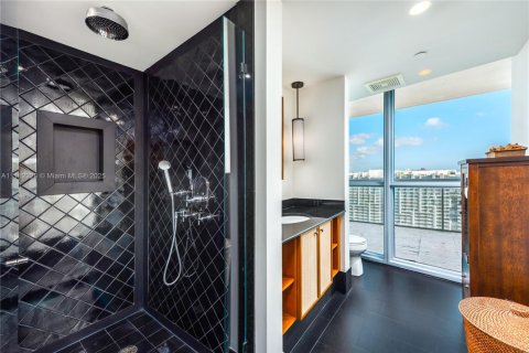 Condo in Miami Beach, Florida, 2 bedrooms  № 2022965 - photo 10
