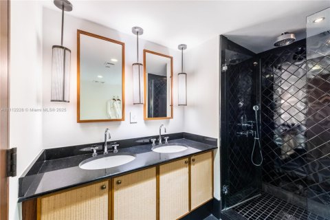 Condo in Miami Beach, Florida, 2 bedrooms  № 2022965 - photo 21