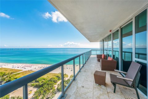 Condo in Miami Beach, Florida, 2 bedrooms  № 2022965 - photo 2