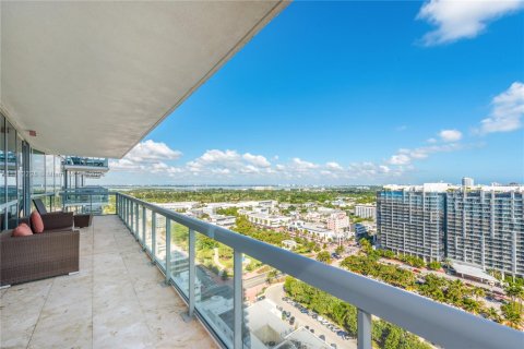 Condo in Miami Beach, Florida, 2 bedrooms  № 2022965 - photo 24
