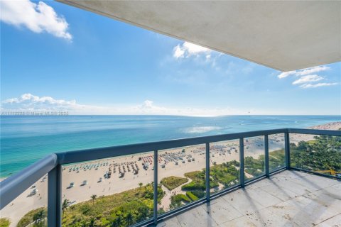 Condo in Miami Beach, Florida, 2 bedrooms  № 2022965 - photo 23
