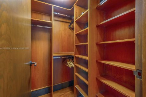 Condo in Miami Beach, Florida, 2 bedrooms  № 2022965 - photo 18