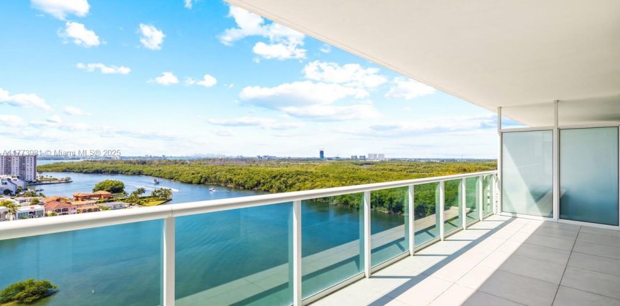 Condo in Sunny Isles Beach, Florida, 3 bedrooms № 1705174