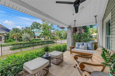 House in Saint Petersburg, Florida 4 bedrooms, 275.46 sq.m. № 1866385 - photo 3