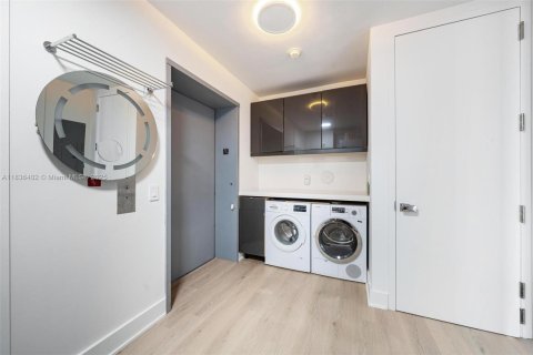 Condominio en venta en Miami Beach, Florida, 4 dormitorios, 353.68 m2 № 1830990 - foto 20