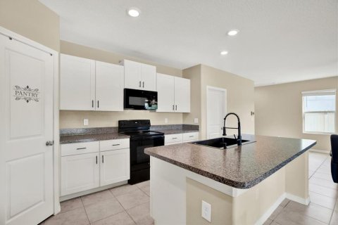 House in Wimauma, Florida 4 bedrooms, 177.81 sq.m. № 1690088 - photo 7