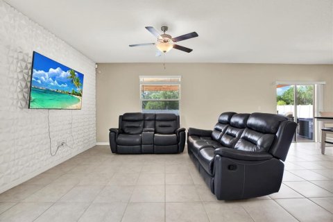 House in Wimauma, Florida 4 bedrooms, 177.81 sq.m. № 1690088 - photo 4