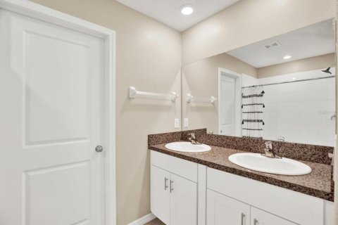 House in Wimauma, Florida 4 bedrooms, 177.81 sq.m. № 1690088 - photo 11