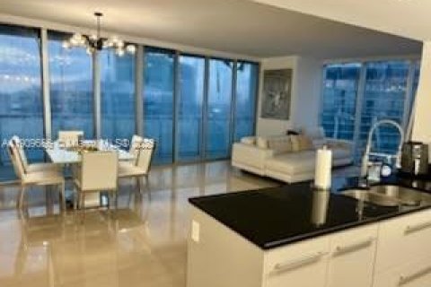 Condo in Miami, Florida, 2 bedrooms  № 2082158 - photo 5