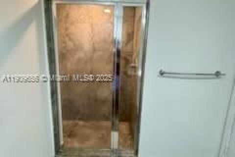 Condo in Miami, Florida, 2 bedrooms  № 2082158 - photo 14