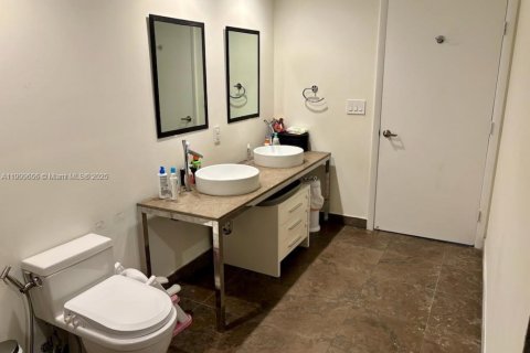 Condo in Miami, Florida, 2 bedrooms  № 2082158 - photo 15