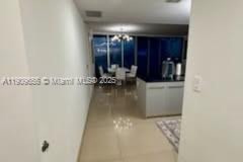 Condo in Miami, Florida, 2 bedrooms  № 2082158 - photo 8
