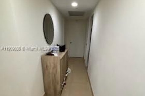 Condo in Miami, Florida, 2 bedrooms  № 2082158 - photo 9