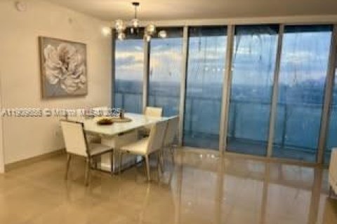 Condo in Miami, Florida, 2 bedrooms  № 2082158 - photo 3