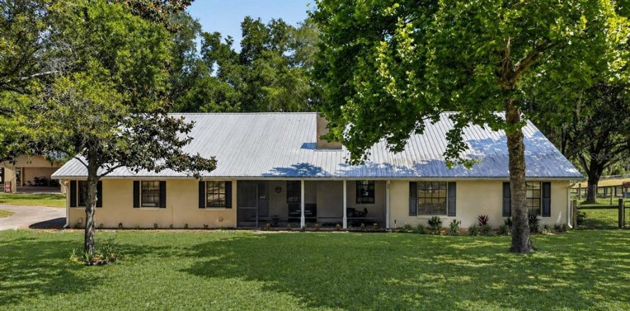 Villa ou maison à Leesburg, Floride 4 chambres, 280.75 m2 № 2097464