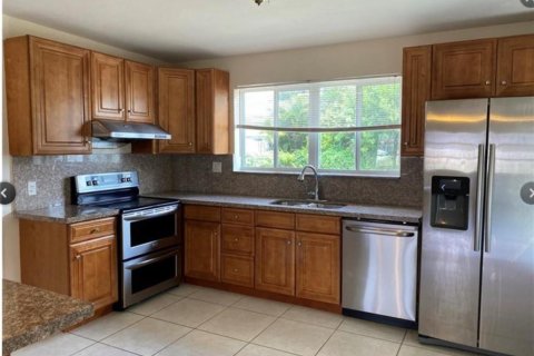Casa en Pembroke Pines, Florida 3 dormitorios, 120.31 m2 № 2085846