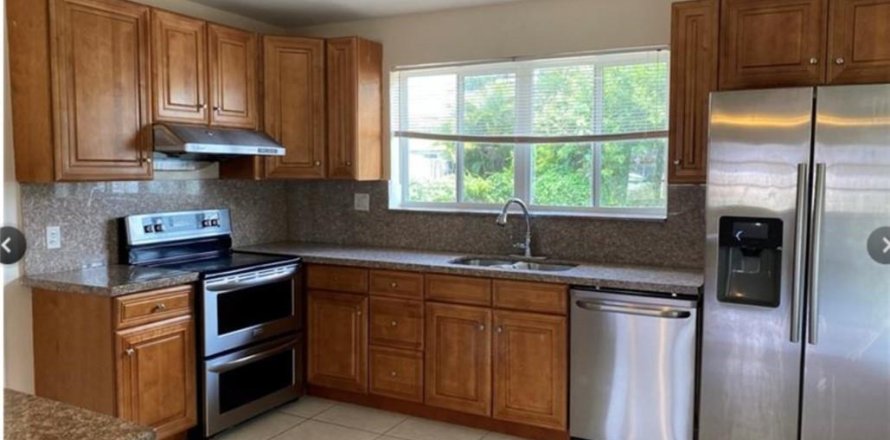 Casa en Pembroke Pines, Florida 3 dormitorios, 120.31 m2 № 2085846