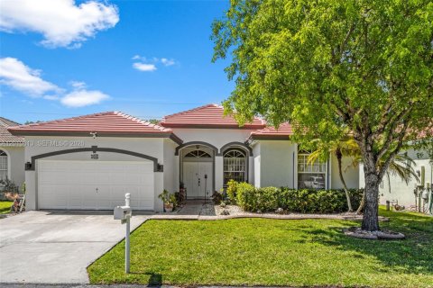 House in Homestead, Florida 4 bedrooms, 191.38 sq.m. № 2074677