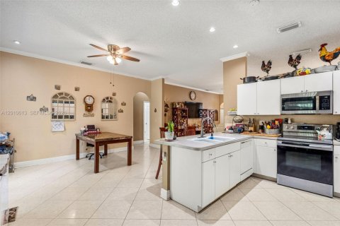House in Homestead, Florida 4 bedrooms, 191.38 sq.m. № 2074677 - photo 17