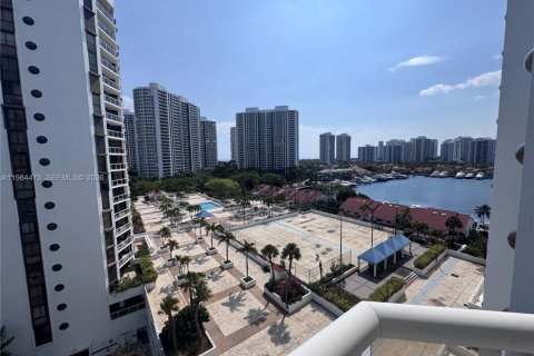 Condo in Aventura, Florida, 2 bedrooms  № 2253651 - photo 16